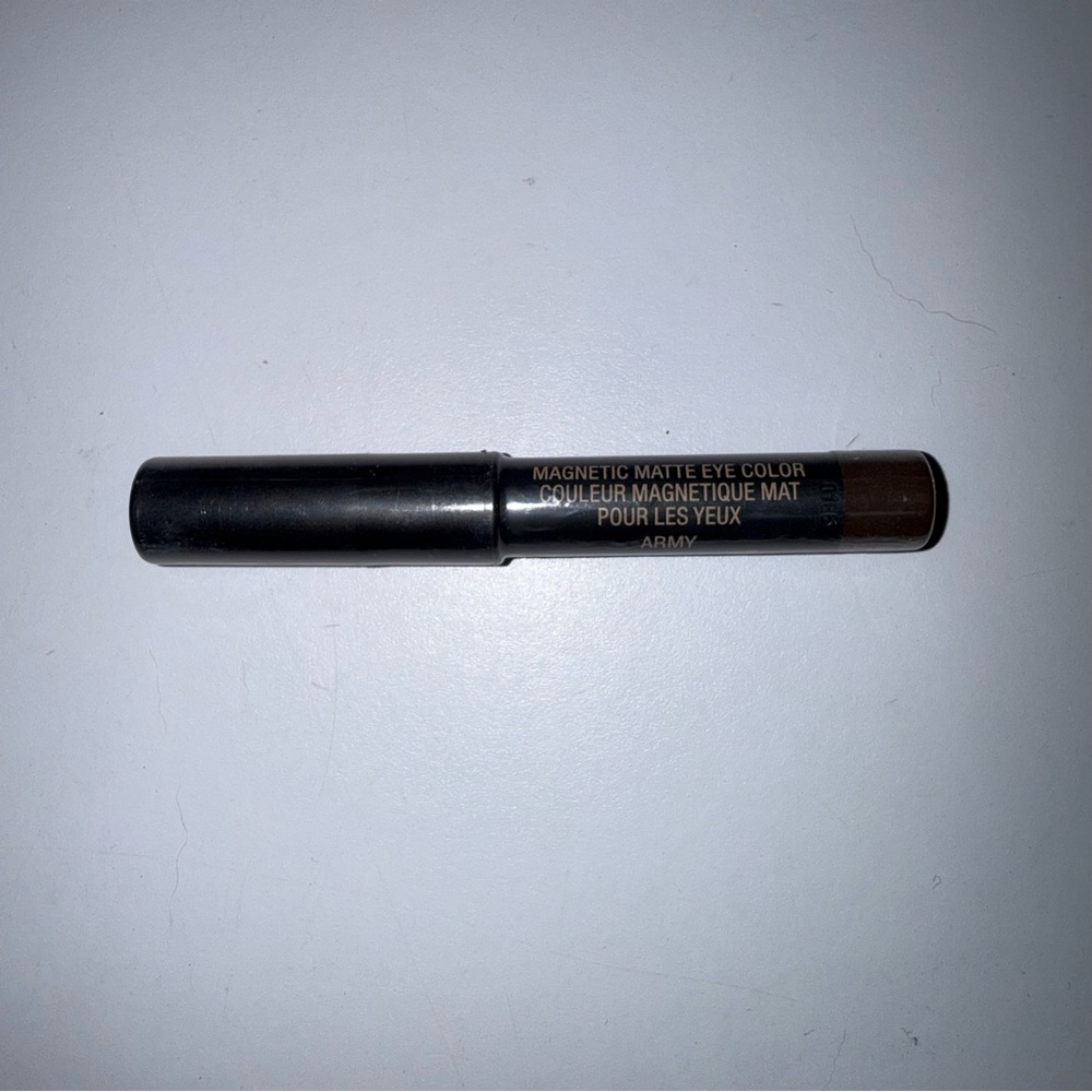 Anastasia Beverly Hills Magnetic Matte Eye Shadow Pencil In Army